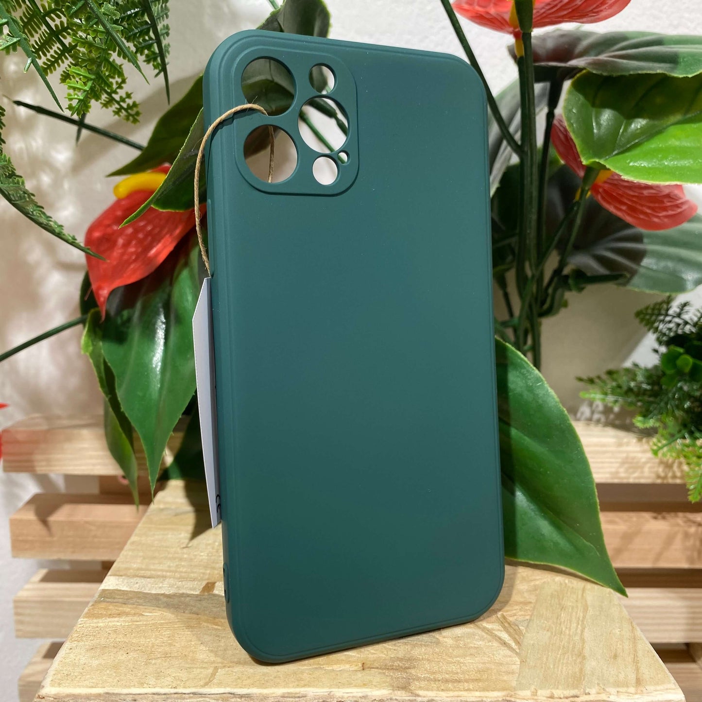 Acheter coque iPhone en magasin à Aix en Provence iPhone 12 Pro couleur vert foncé, couleur forêt