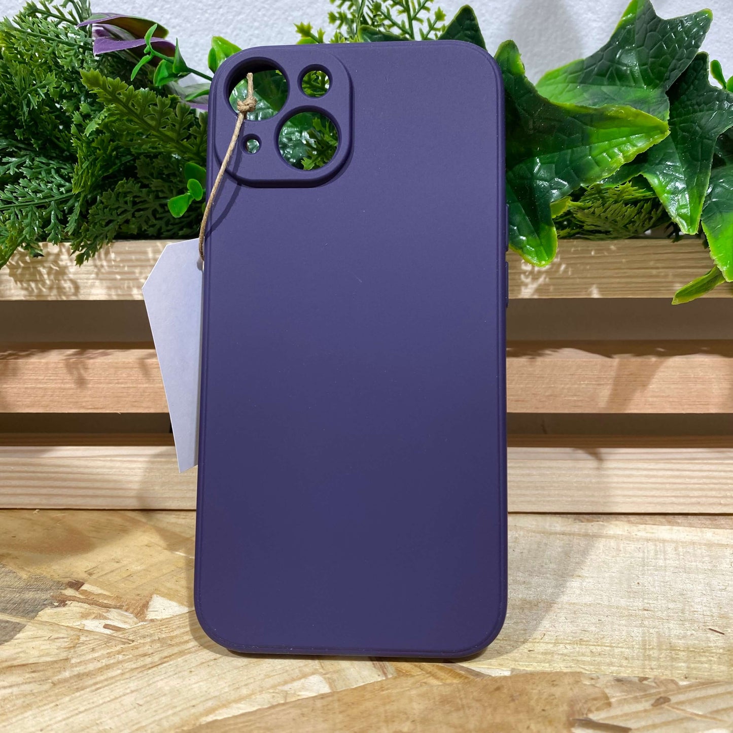 Acheter une coque iPhone autour de moi à Aix en Provence pour iPhone 14 couleur violet aubergine chez Neo Mobile