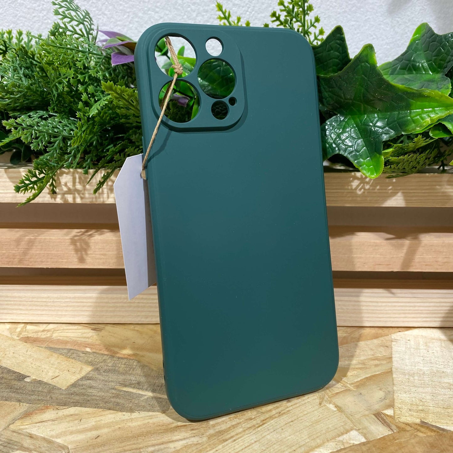 Acheter coque de protection iPhone Aix en Provence. compatible iPhone 13 Pro Max. En vente chez Neo Mobile couleur vert forêt