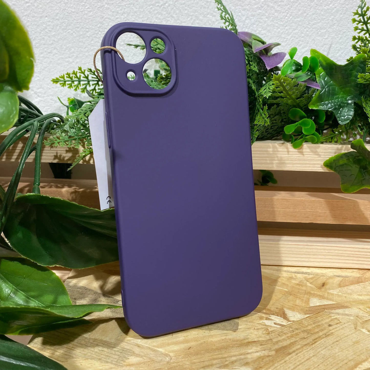 Acheter une coque de protection antichoc pour iPhone 14 Plus couleur violet aubergine Ă Aix en Provence chez Neo Mobile