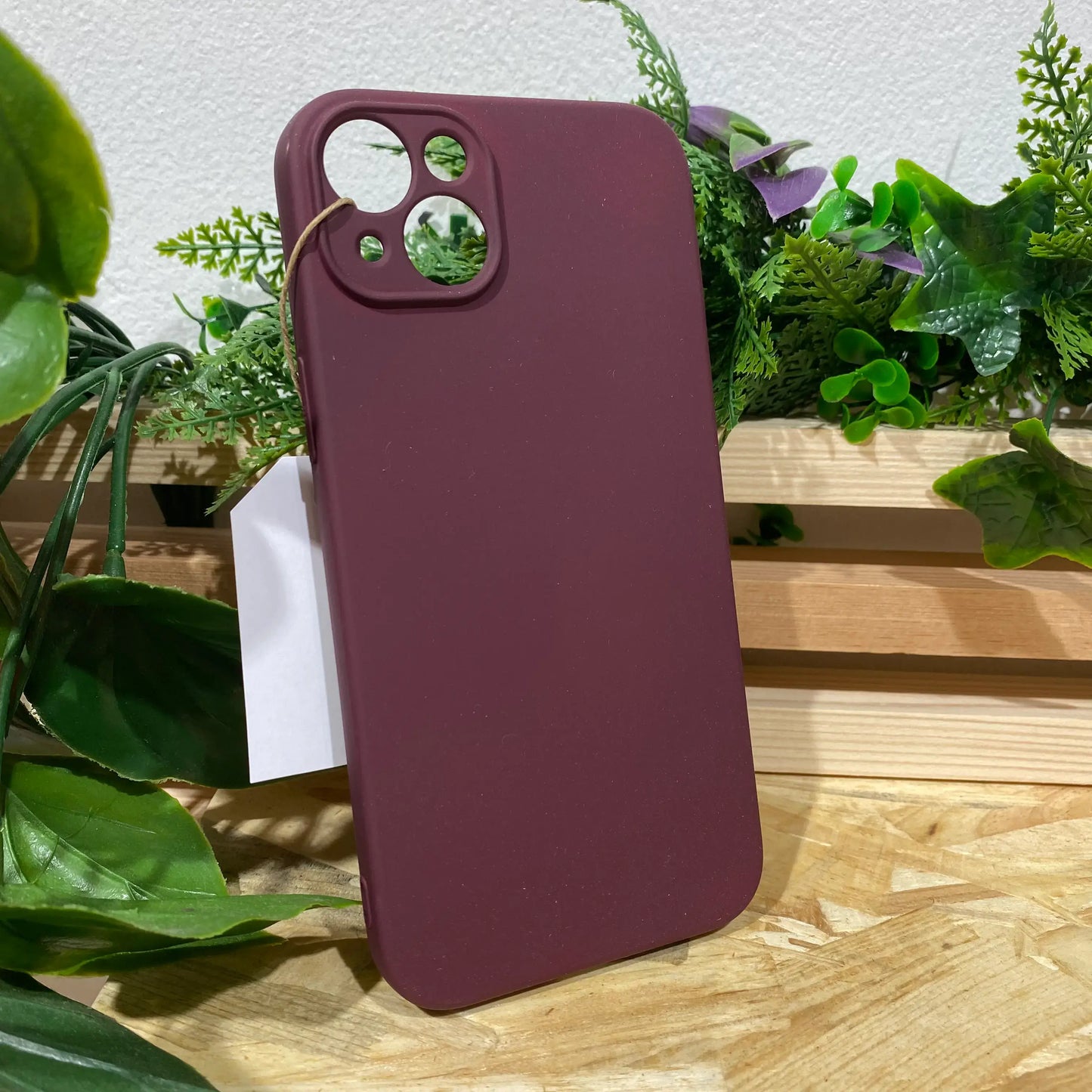 Acheter une coque de protection antichoc pour iPhone 14 Plus couleur Rouge bordeaux prune Ă Aix en Provence chez Neo Mobile