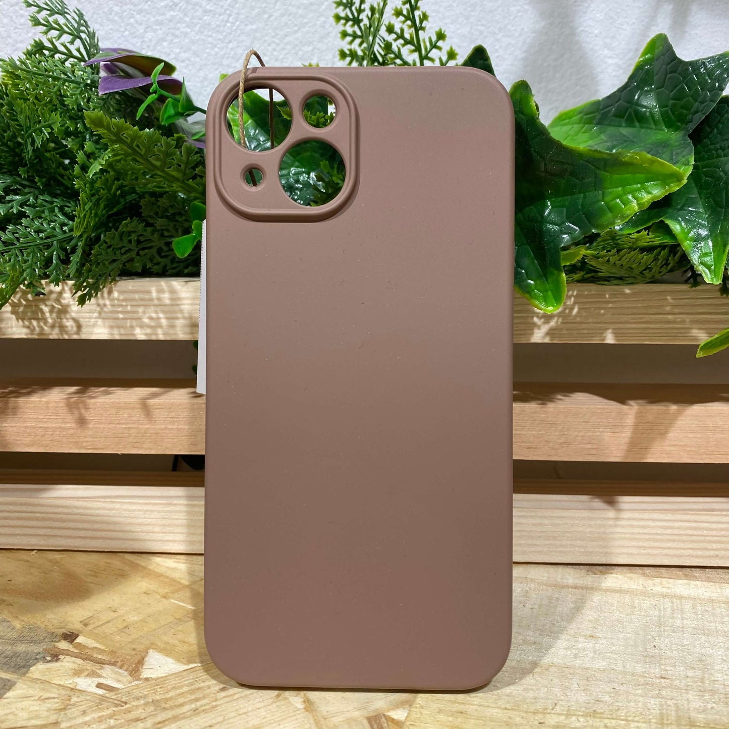 Acheter une coque iPhone autour de moi à Aix en Provence pour iPhone 14 couleur marron taupe chez Neo Mobile