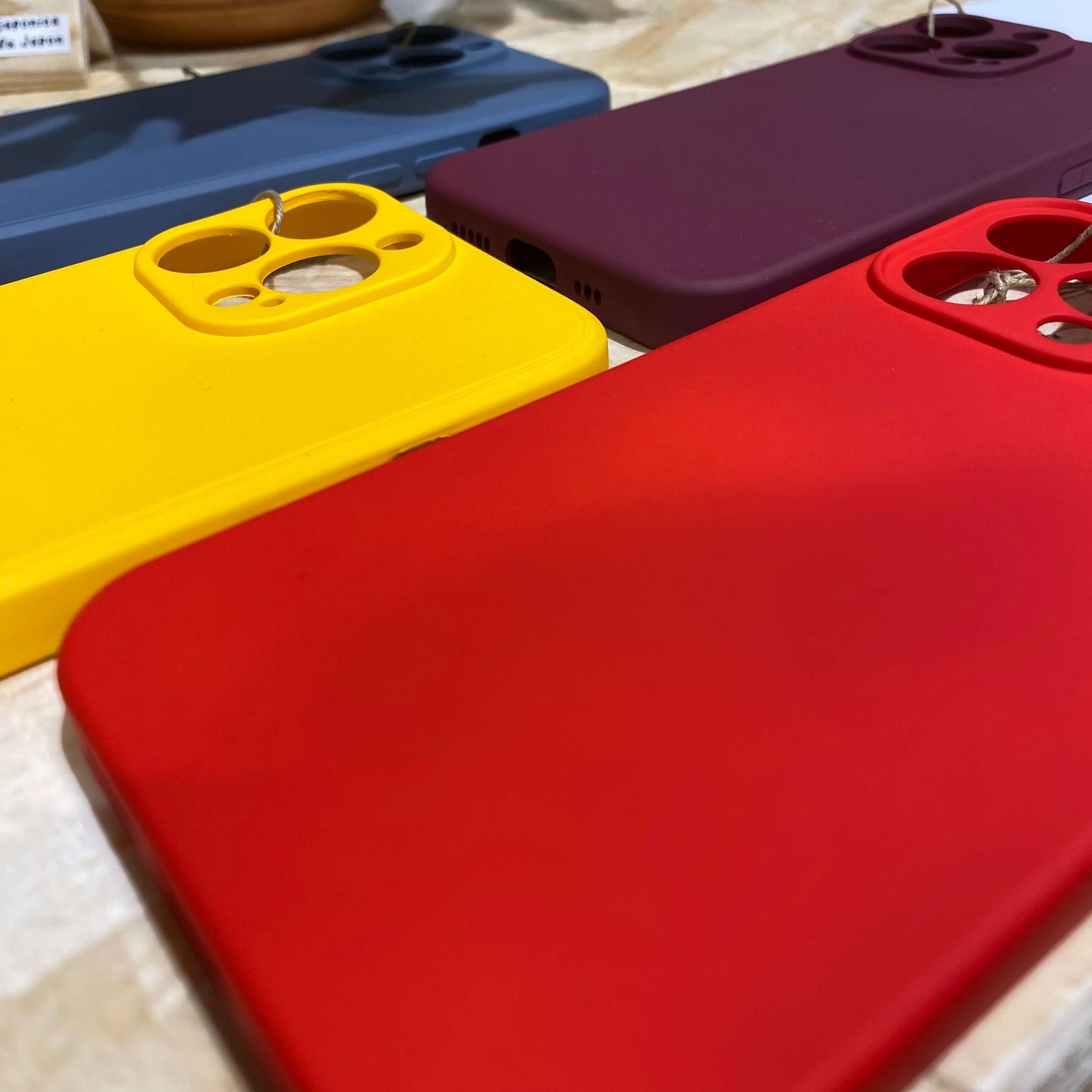 Acheter une coque iPhone à Aix en Provence pour iPhone 13 Pro dans le magasin de vente d'accessoires Neo Mobile™