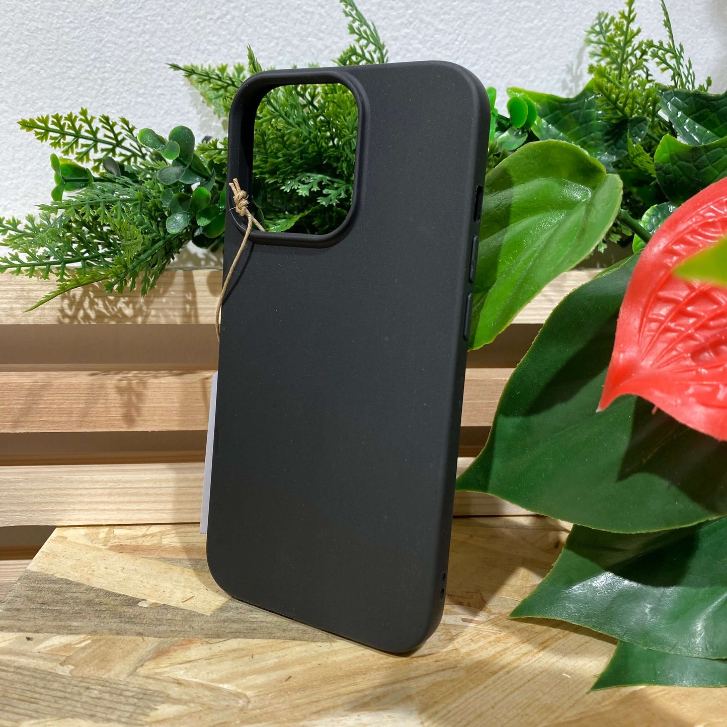 Acheter une coque iPhone à Aix en Provence pour iPhone 13 Pro pas cher dans le magasin de vente d'accessoires Neo Mobile™