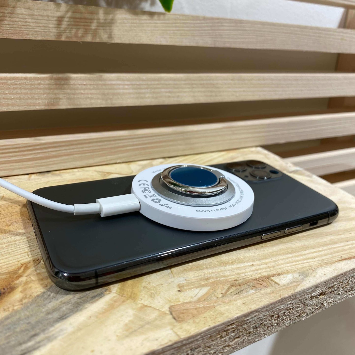 Acheter un support anneau magnétique avec chargeur à induction intégré chez Neo Mobile à AIX EN PROVENCE