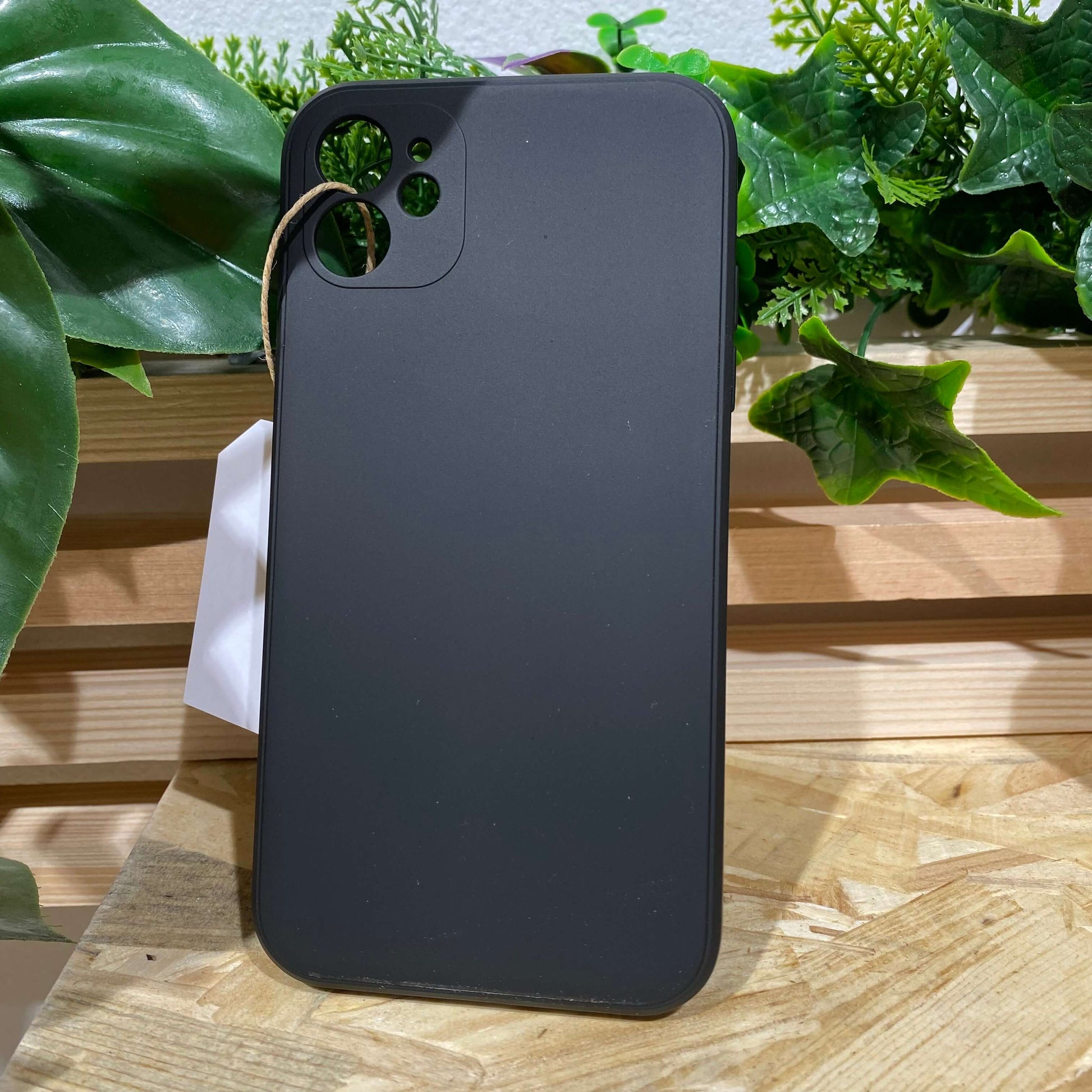 Acheter coque de protection pour iPhone 11 couleur noir à Aix en Provence dans le magasin de réparation de téléphone Neo Mobile