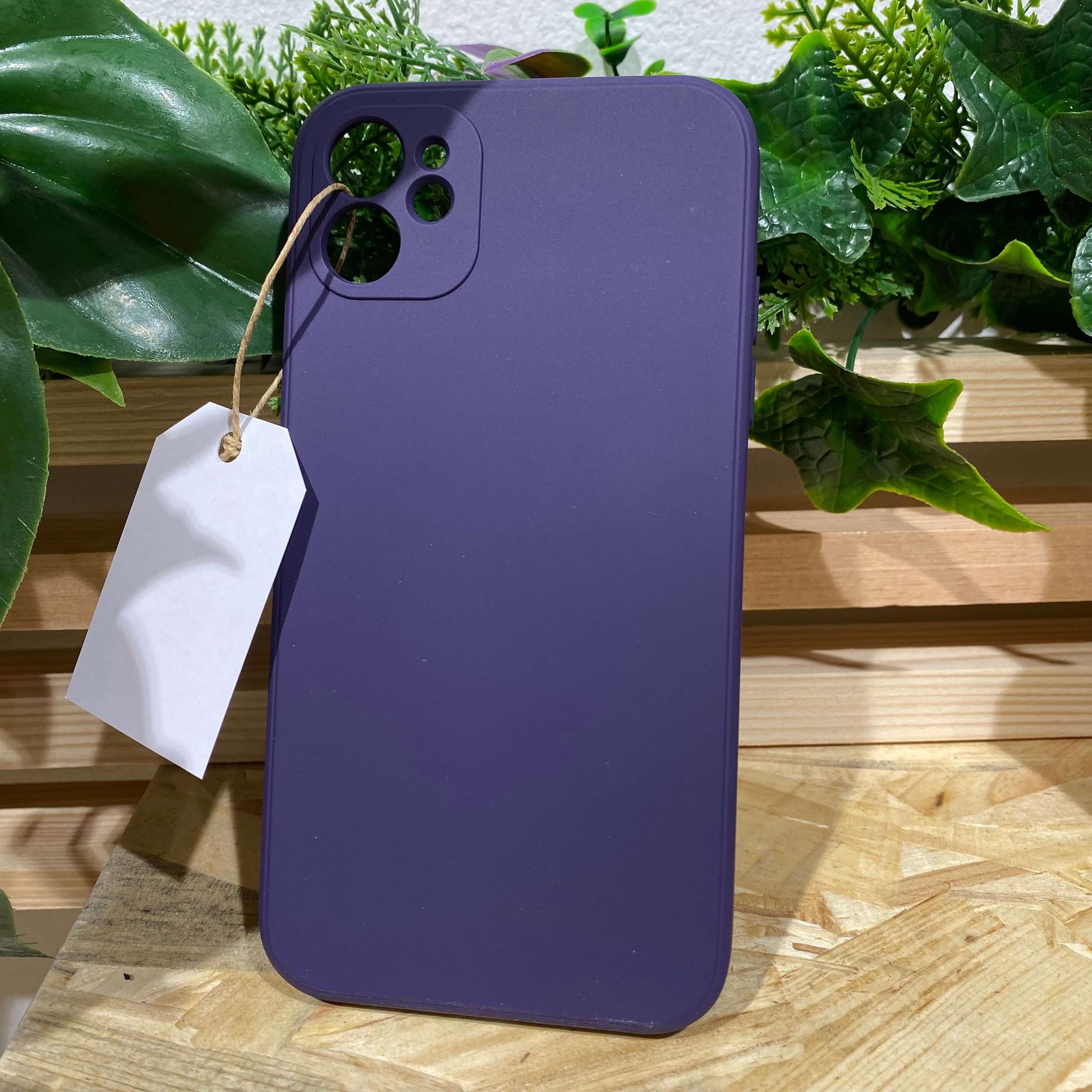 Acheter coque de protection pour iPhone 11 couleur aubergine, violet chez Neo Mobile à Aix en Provence. Magasin de vente d'accessoires pour téléphone