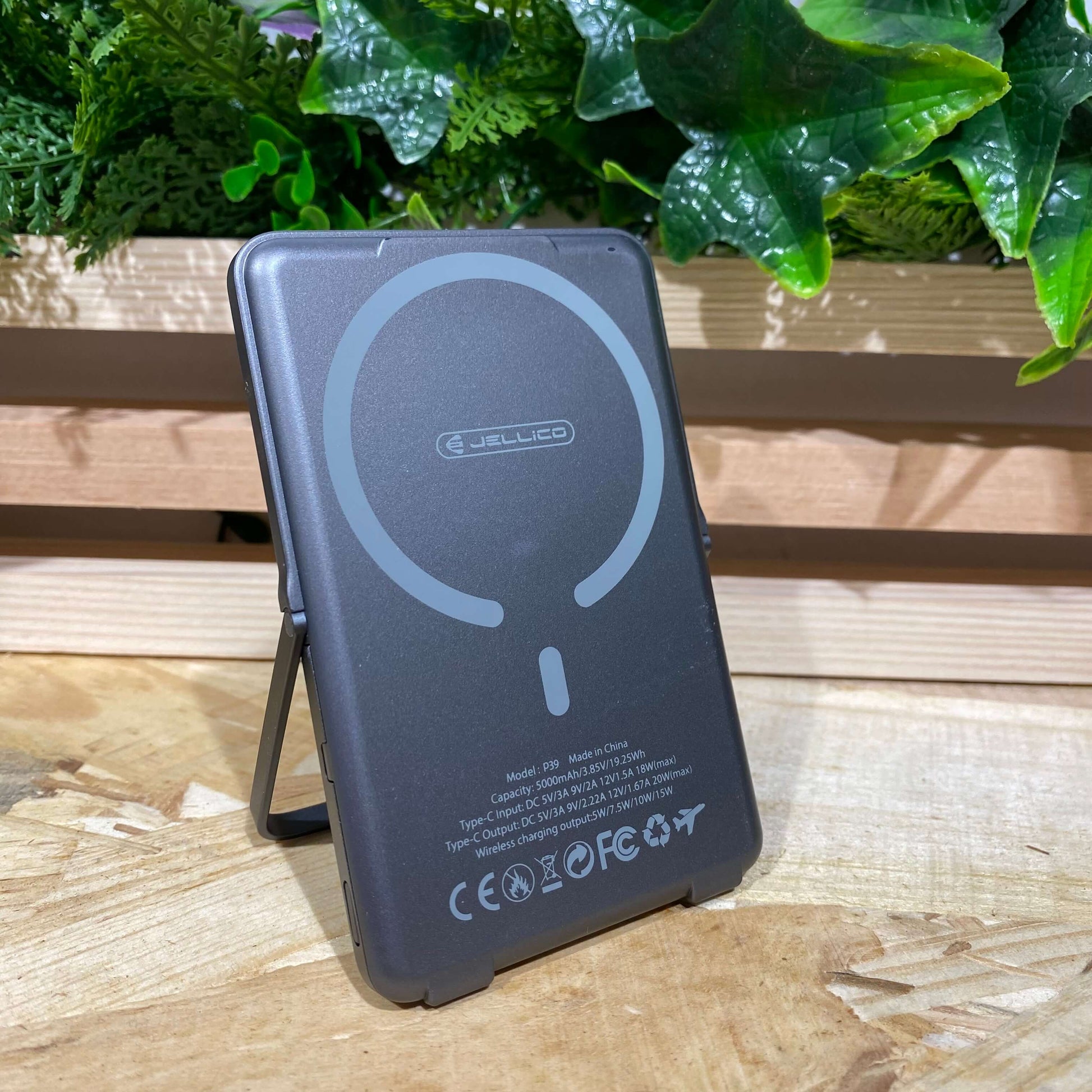 Batterie externe avec support intégré compatible Magsafe chez Neo Mobile™