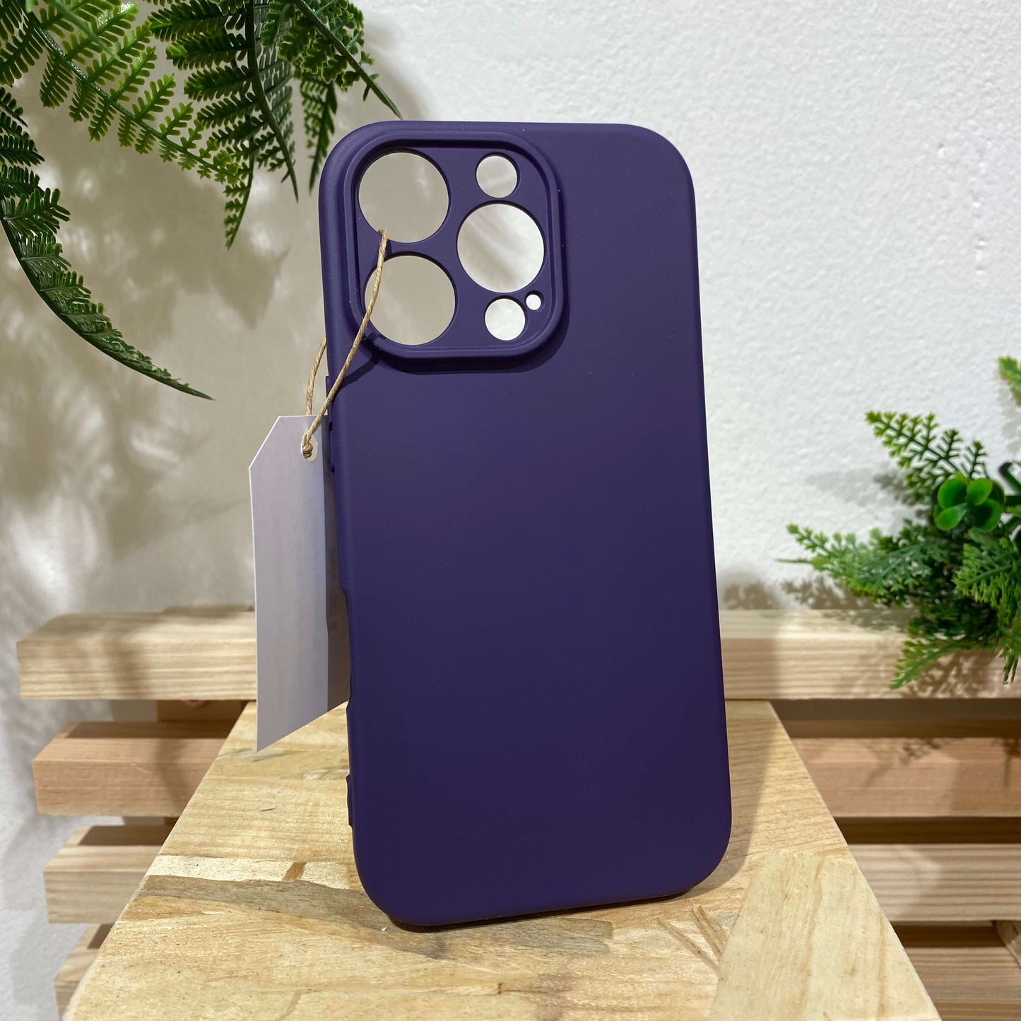 Coque de protection pour iPhone 16 Pro couleur aubergine