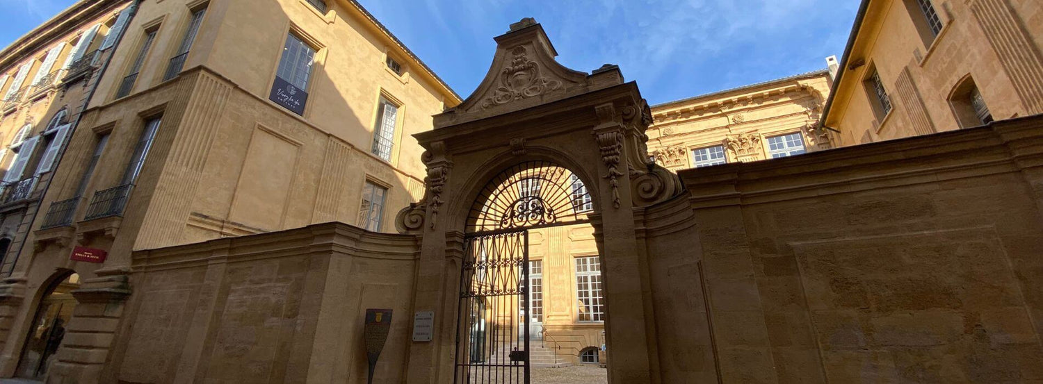 Bâtiment historique à Aix en Provence. Venez réparer votre iPhone chez Neo Mobile