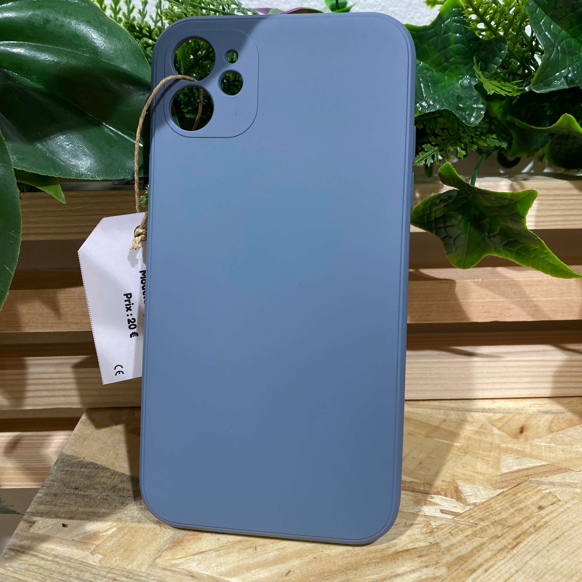Où trouver une coque de protection pour iPhone 11 couleur bleu abyssal à Aix en Provence ?
