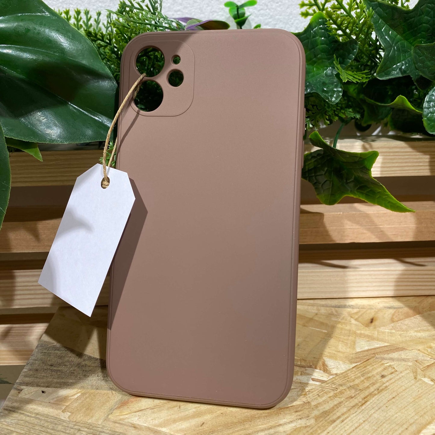 Acheter coque de protection pour iPhone 11 couleur taupe à Aix en Provence dans le magasin de réparation de téléphone Neo Mobile