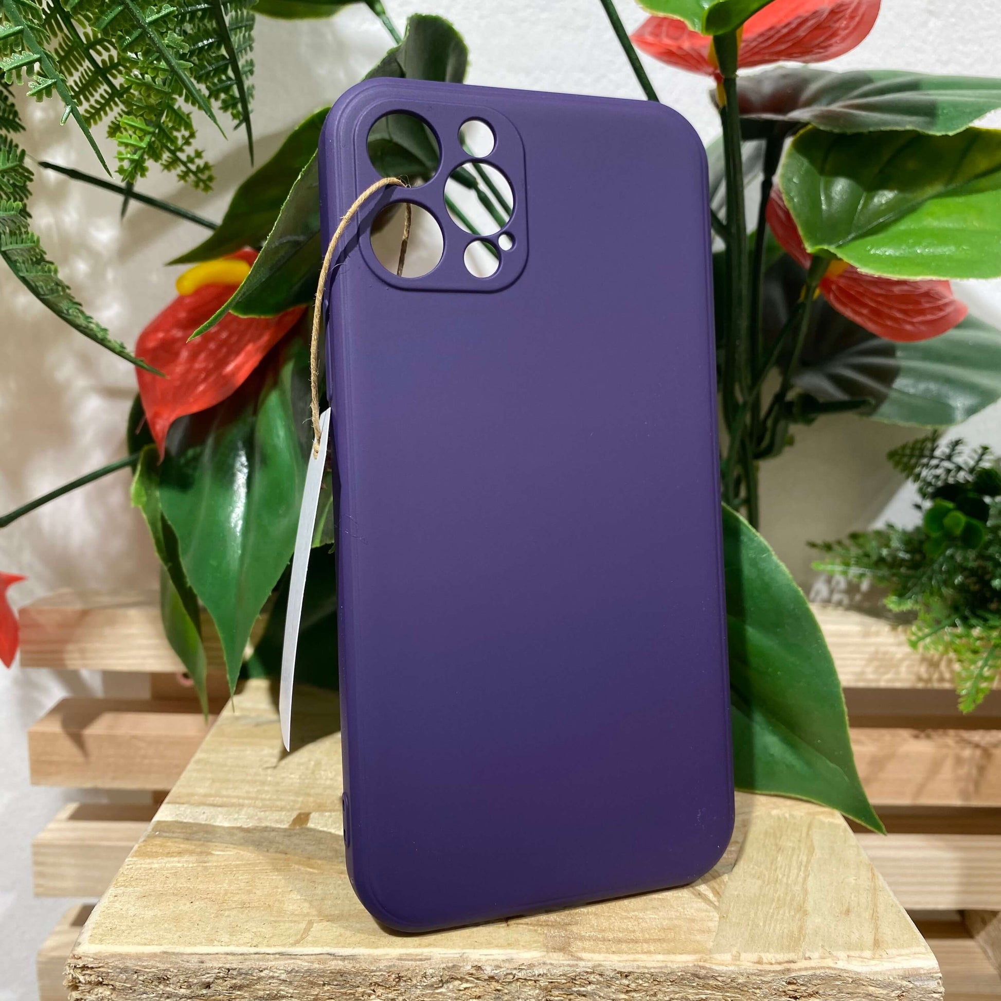 Acheter une coque pour iPhone 12 Pro à Aix en Provence couleur violette, couleur aubergine