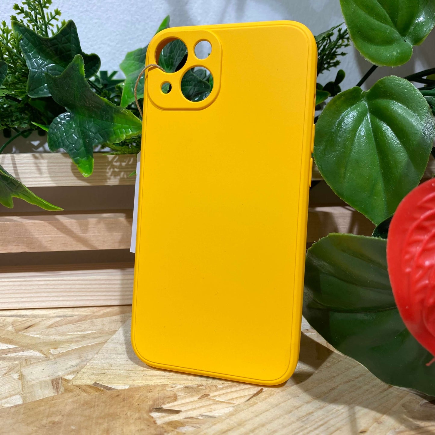 Coque iPhone Aix en Provence en vente chez Neo Mobile™ pour iPhone 13 couleur jaune tournesol
