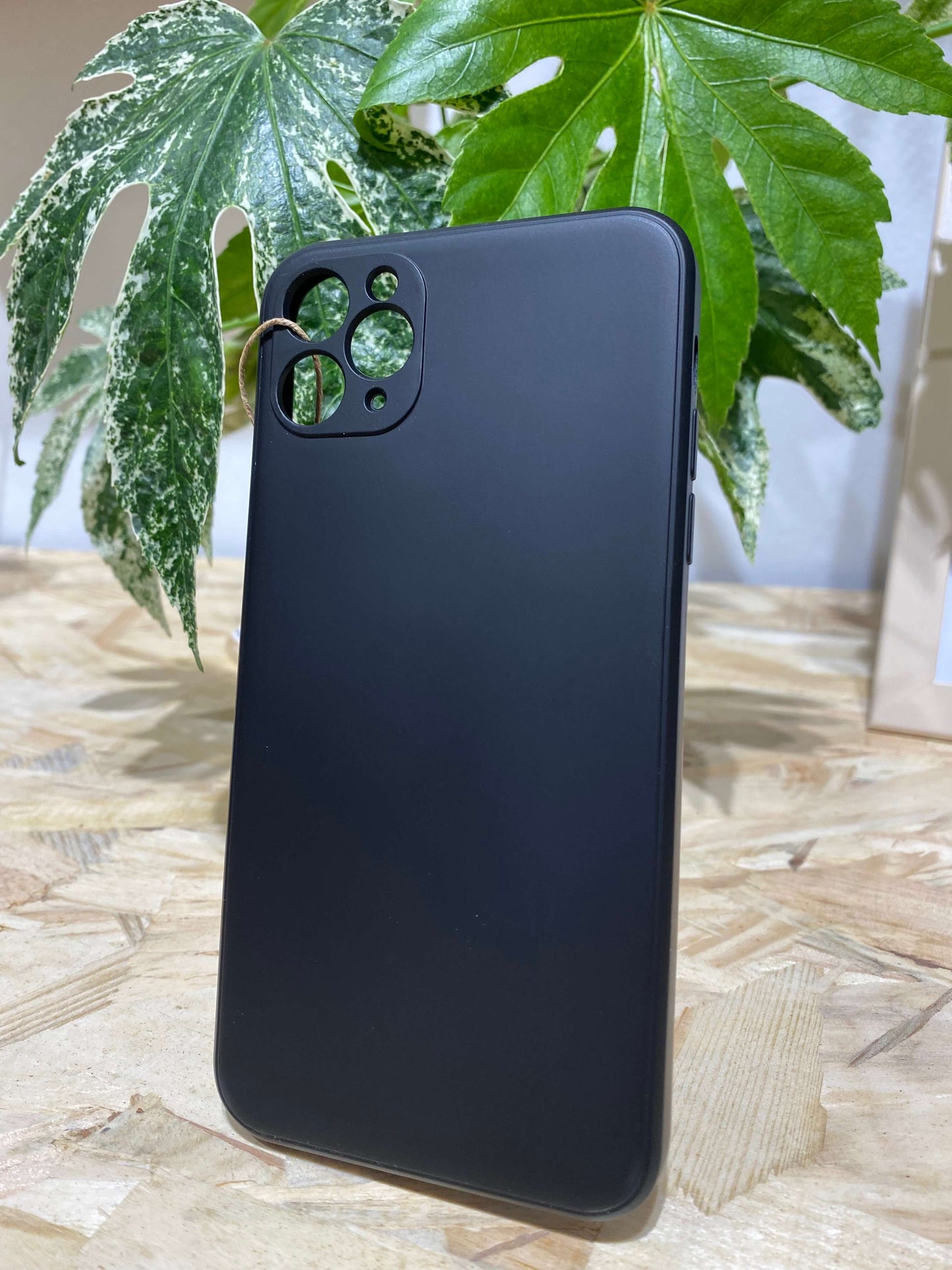 coque de protection discrète pour iPhone 11 Pro Max en vente dans notre magasin Neo Mobile Aix en Provence