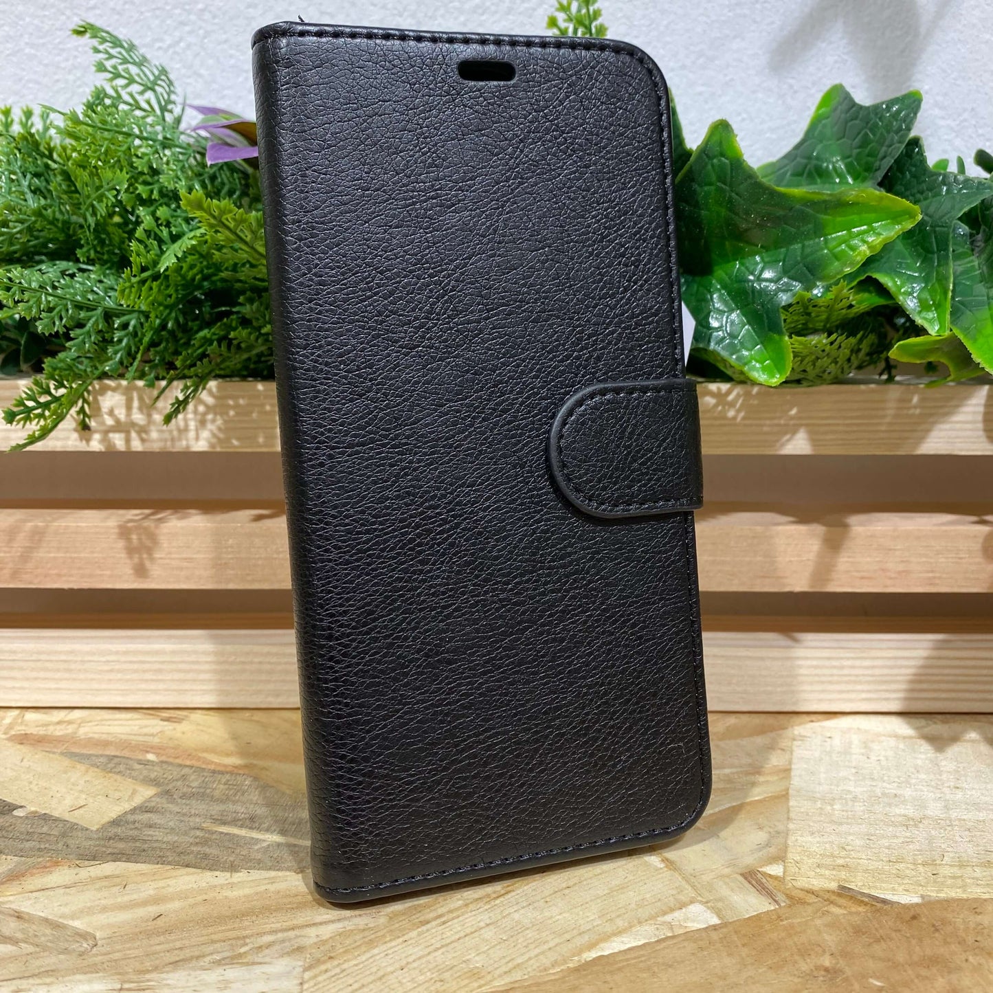 Acheter étui portefeuille pour iPhone Aix en Provence. compatible iPhone 13 Pro Max. En vente chez Neo Mobile couleur noir