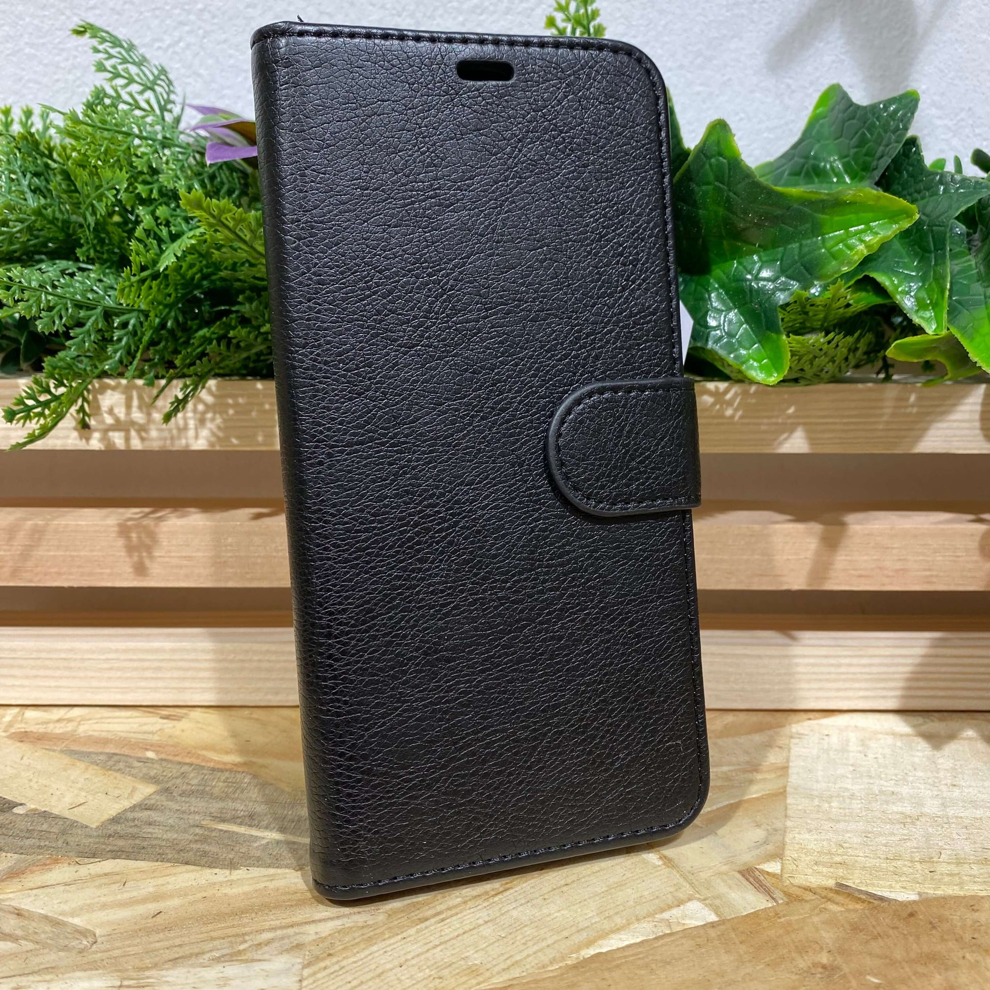 Acheter étui portefeuille pour iPhone Aix en Provence. compatible iPhone 13 Pro Max. En vente chez Neo Mobile couleur noir