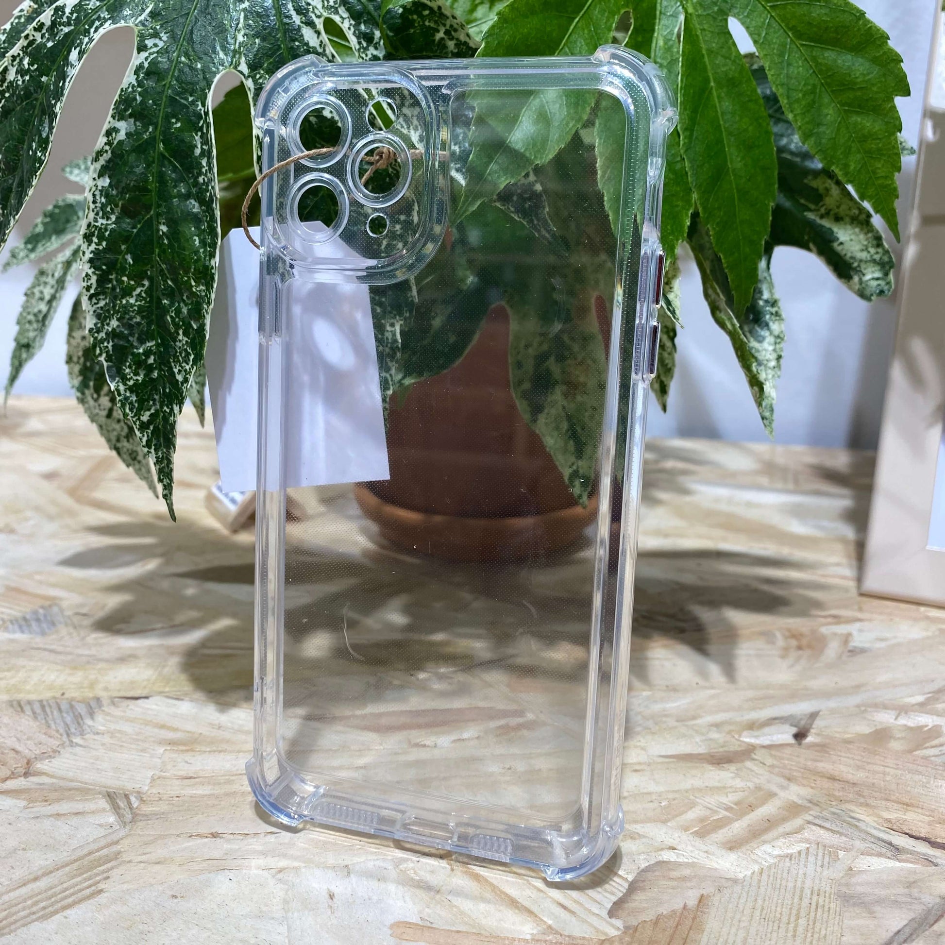 Acheter une coque de protection avec renfort antichoc pour votre iPhone 11 Pro Max dans notre magasin de vente d'accessoires Neo Mobile à Aix en Provence
