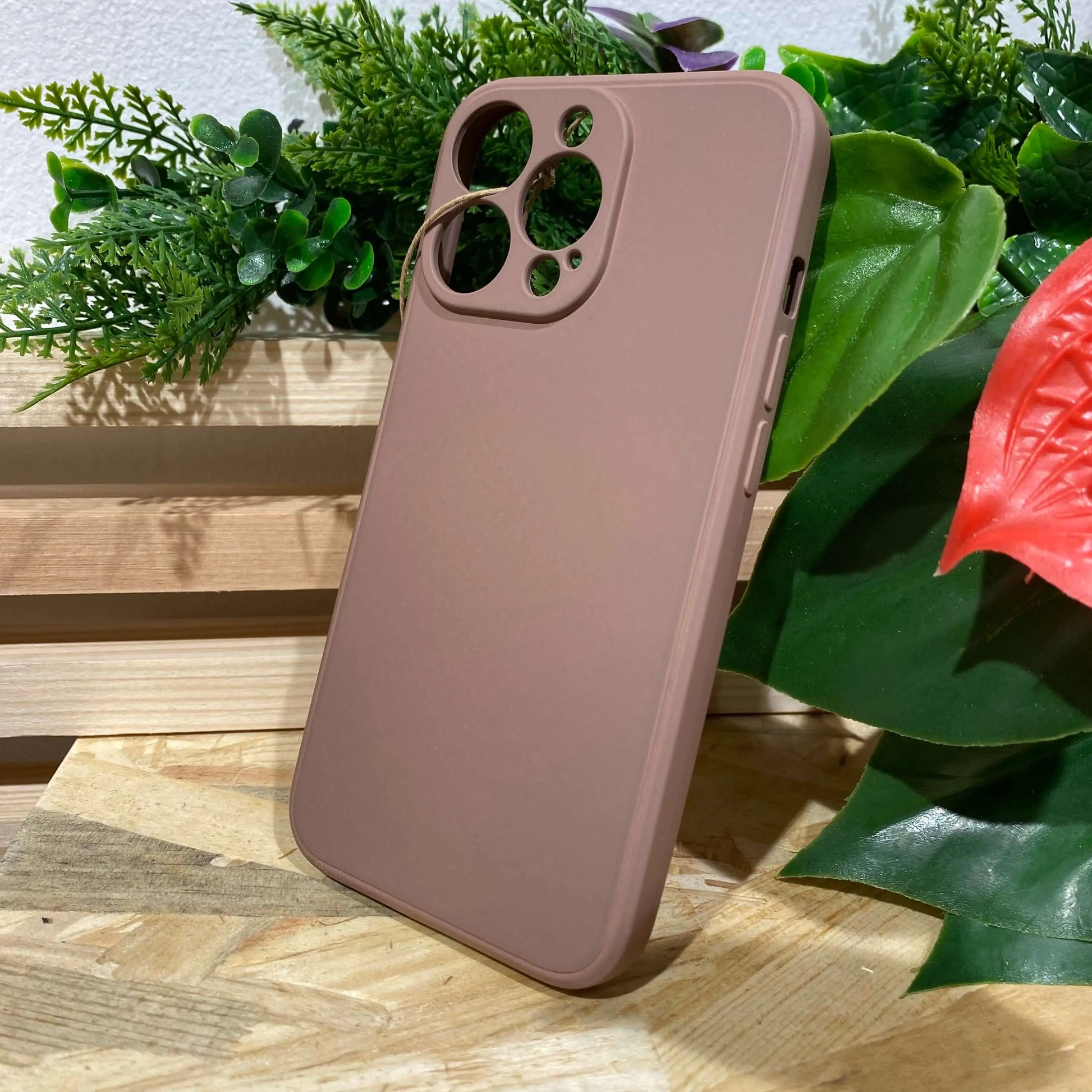 Acheter une coque de protection antichoc pour iPhone 15 pro max couleur beige taupe à Aix en Provence chez Neo Mobile