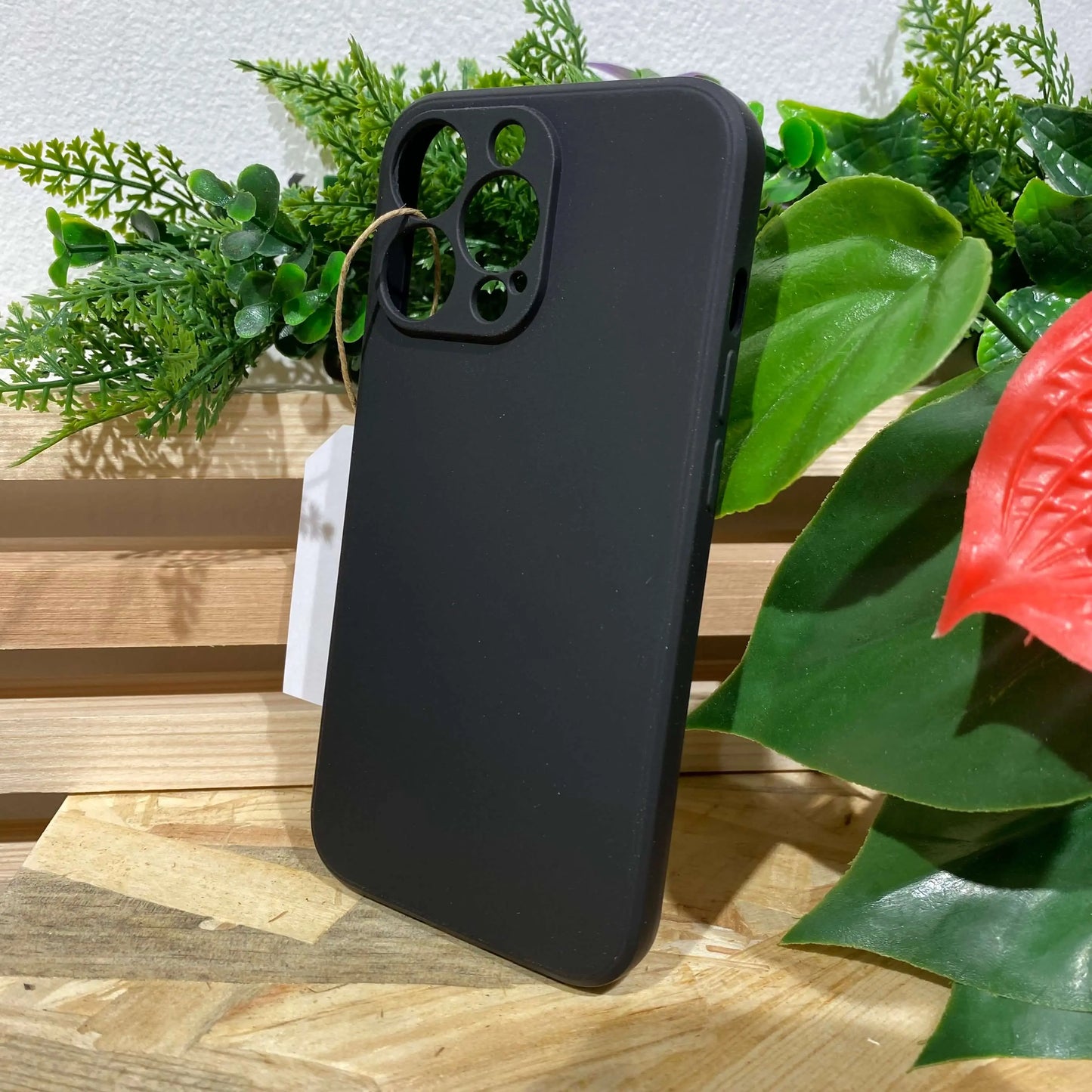Acheter une coque de protection antichoc pour iPhone 15 pro max couleur noir à Aix en Provence chez Neo Mobile