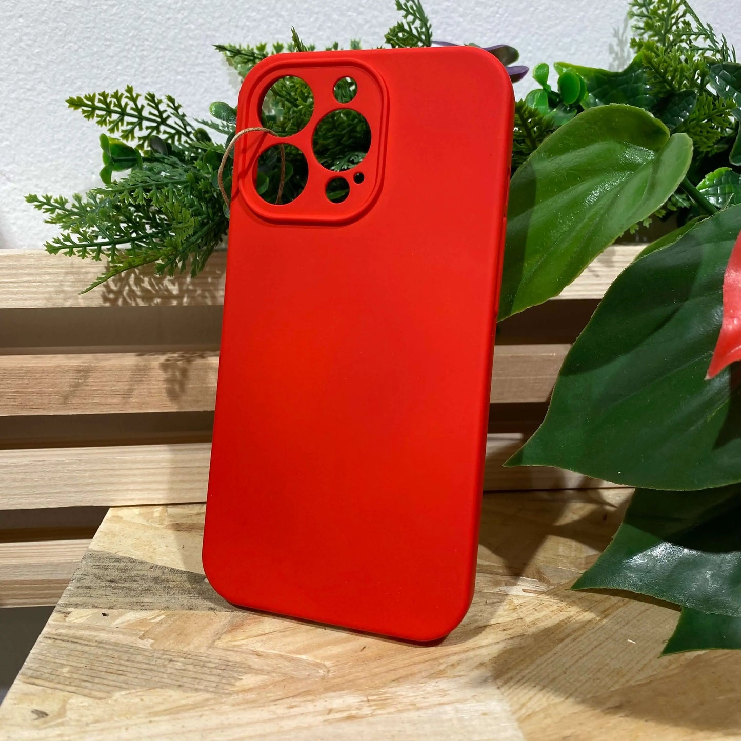 Acheter une coque de protection antichoc pour iPhone 15 pro max couleur rouge à Aix en Provence chez Neo Mobile
