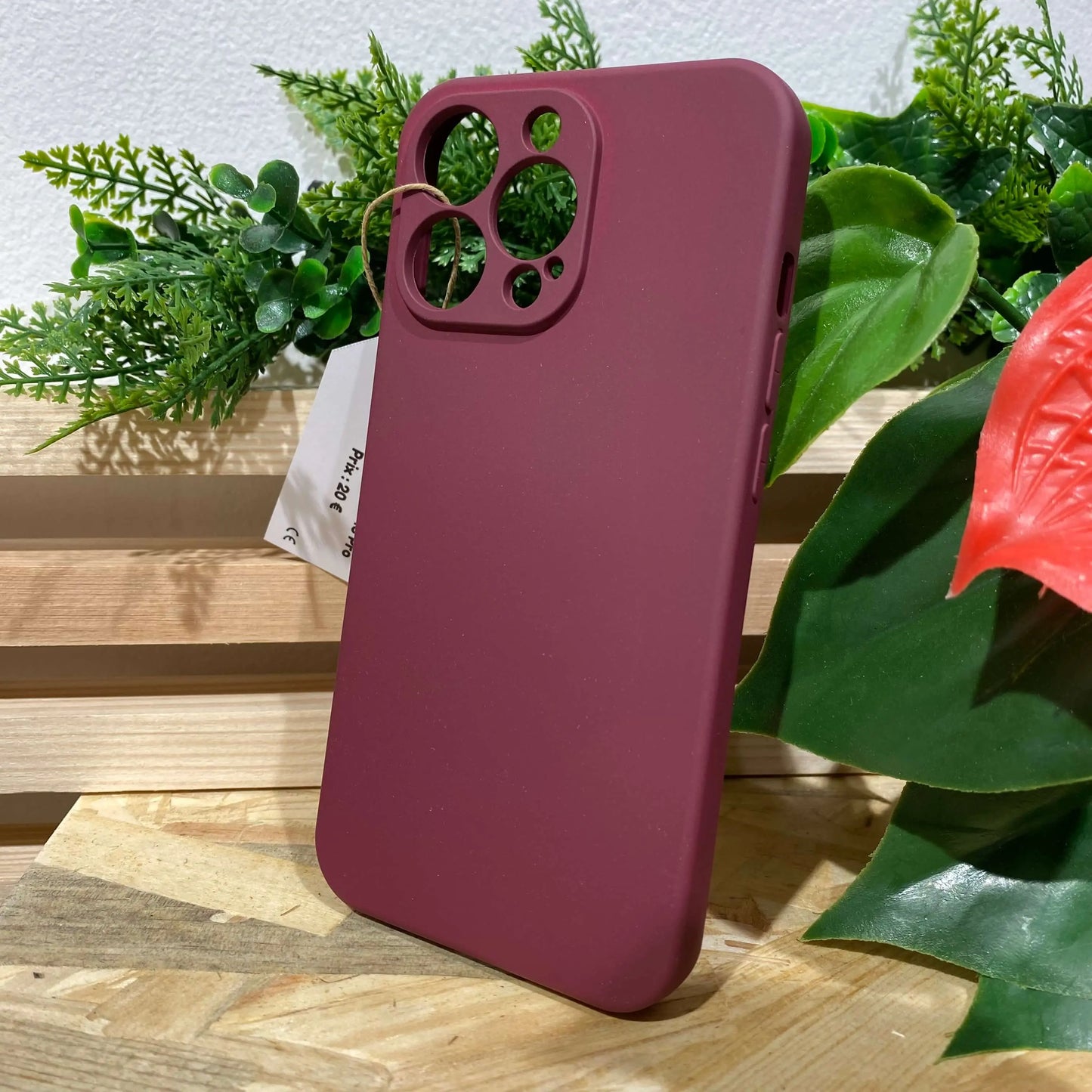 Acheter une coque de protection antichoc pour iPhone 15 pro max couleur rouge bordeaux prune à Aix en Provence chez Neo Mobile