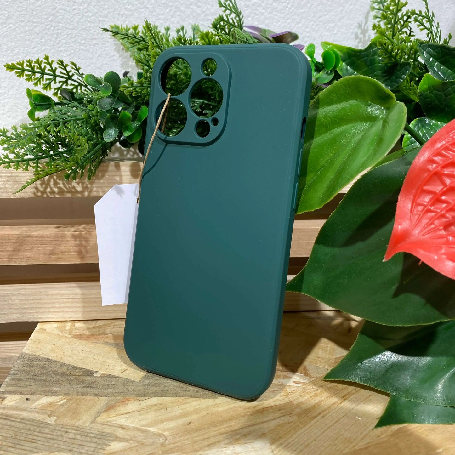 Acheter une coque de protection antichoc pour iPhone 15 pro max couleur vert foncé forêt à Aix en Provence chez Neo Mobile