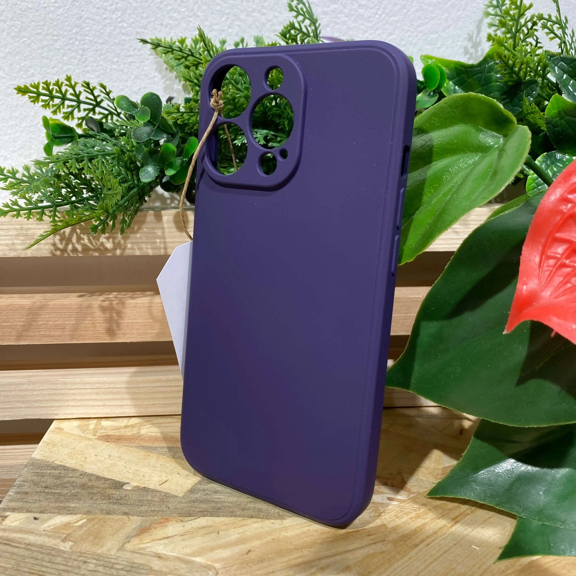 Acheter une coque de protection antichoc pour iPhone 15 pro max couleur violet aubergine à Aix en Provence chez Neo Mobile
