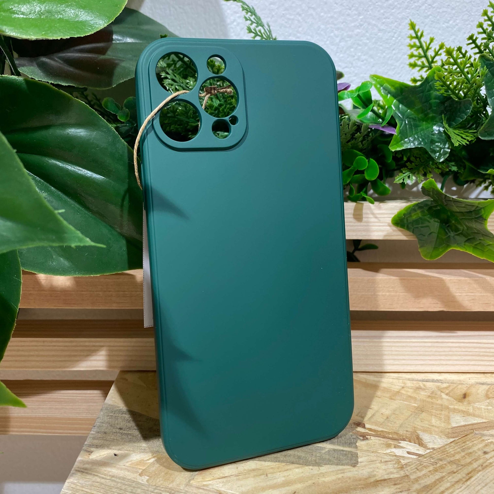 Acheter une coque iPhone à Aix en Provence pour iPhone 12 Pro Max couleur vert forêt