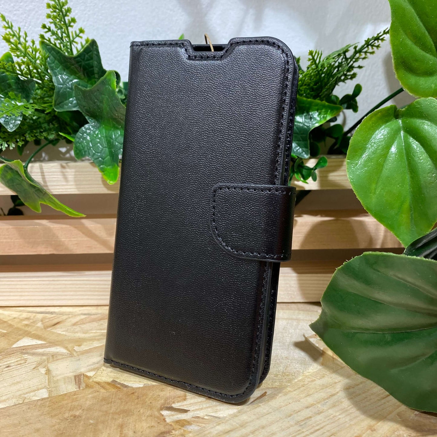 Étui portefeuille iPhone Aix en Provence en vente chez Neo Mobile™ pour iPhone 13 couleur noir